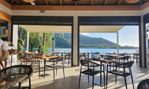 Cook's Bay Hotel & Suites
